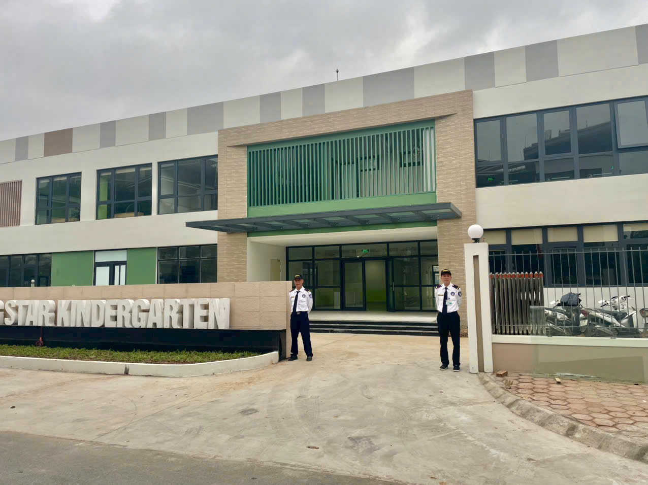 trien-khai-hop-dong-bao-ve-truong-lien-cap-ngoi-sao-hai-phong (1)