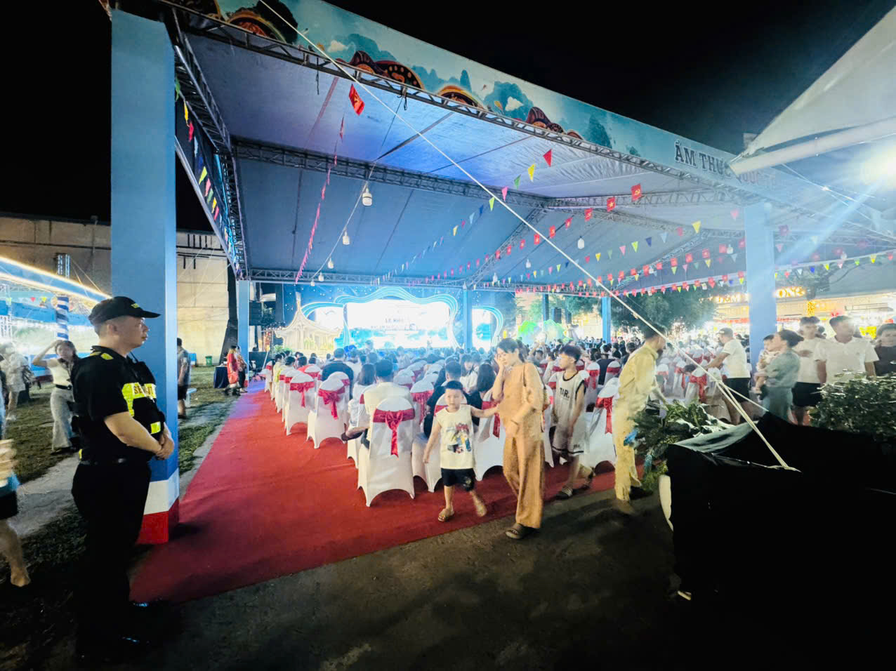 bao-ve-hung-vuong-bao-ve-su-kien-pho-am-thuc-quoc-te-ha-long-2026-tai-tttm-ha-long-marina-praza (4)